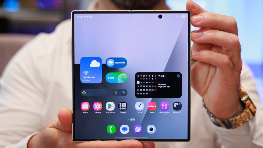 A-foldable-smartphone-with-no-crease-is-about-to-launch.jpg