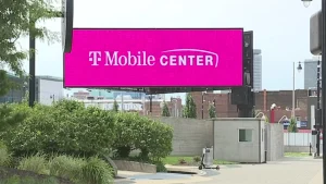 T-Mobile-iPhone-users-will-soon-be-paying-a-fee-that-doesnt-apply-to-Samsung-subscribers.jpg