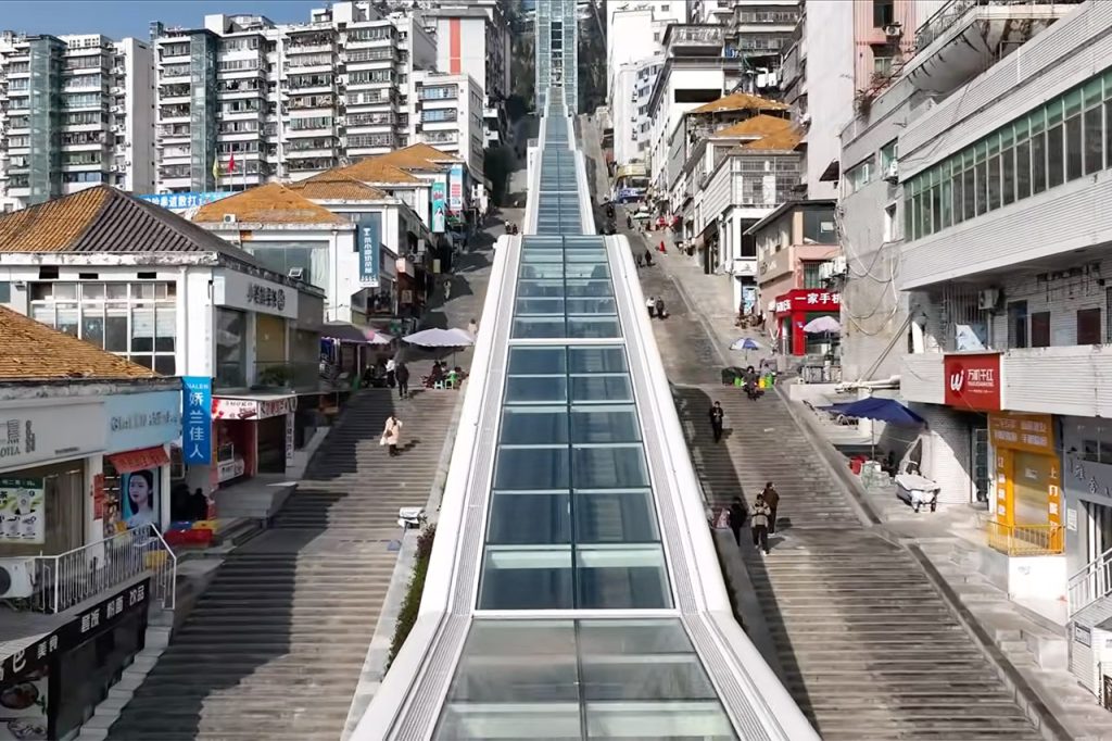chongqing-wushan-goddess-escalator-longest-in-the-world.jpg