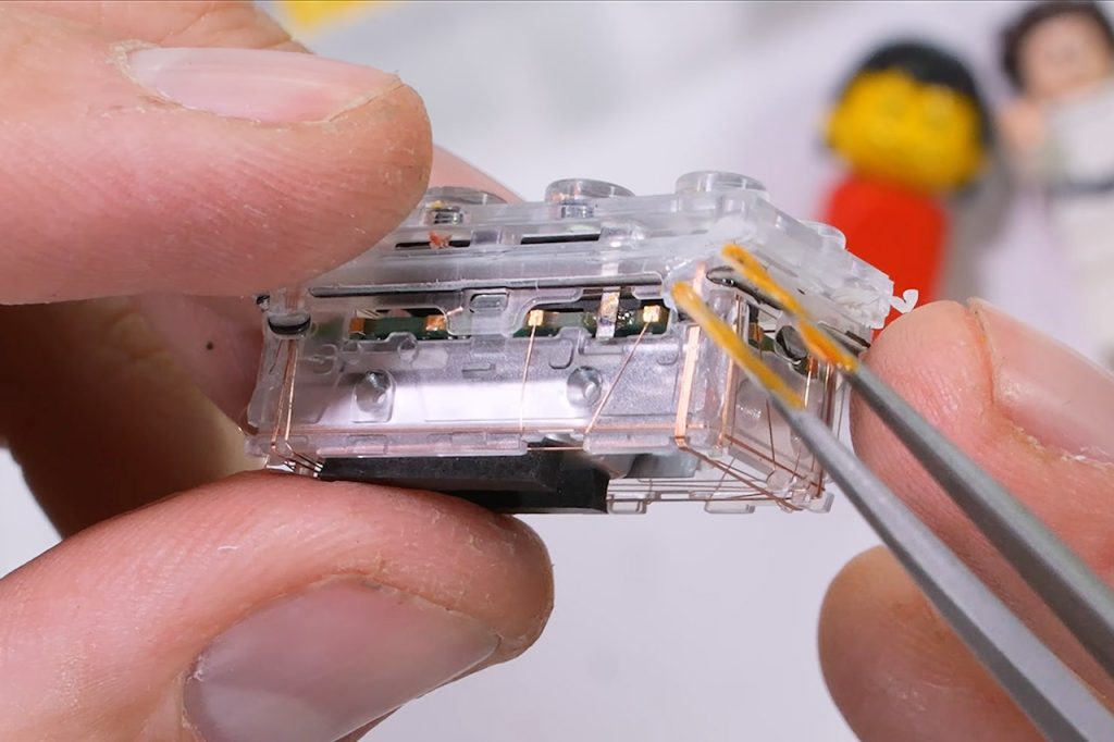 lego-smart-brick-teardown.jpg