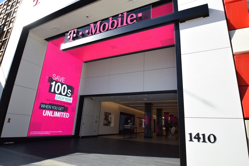 Latest-T-Mobile-rate-hike-has-customers-discussing-alternatives.jpg