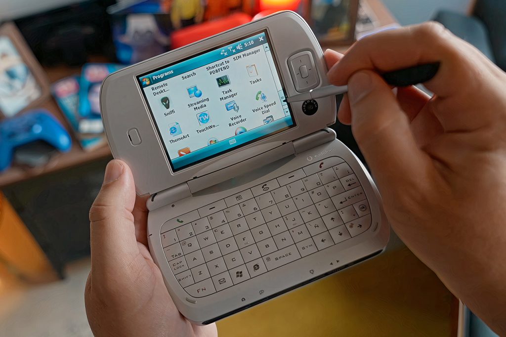 htc-universal-2005-pocket-computer.jpg
