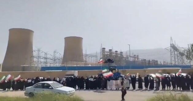 iran-power-plant-human-chain-war.jpg