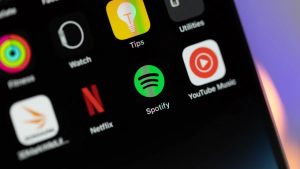 Fix-coming-soon-for-Spotifys-frustrating-CarPlay-bug.jpg