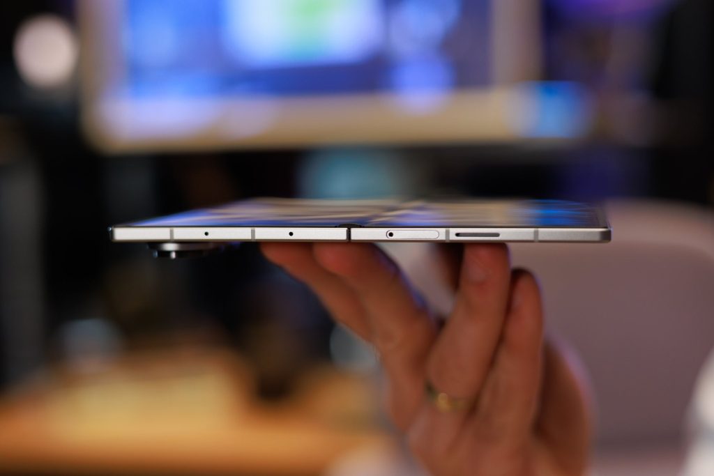Galaxy-Z-Fold-7-for-Nvidias-CEO-Jensen-Huang-good-ol-iPhone-for-Elon-Musk.jpg