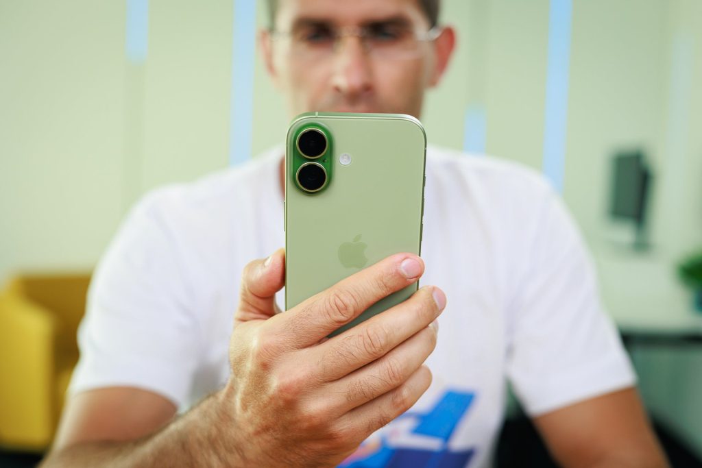 Here-we-go-again-this-Android-rushes-to-copy-one-of-the-best-iPhone-17-features.jpg