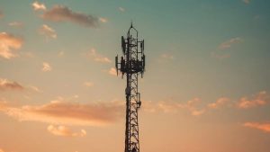 Pittsburgh-parents-protest-a-cellphone-tower-next-to-a-high-school-its-not-just-about-radiation.jpg