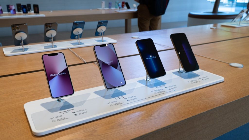 Rumored-pricing-for-base-iPhone-18-Pro-and-Phone-18-Pro-Max-models-is-shocking.jpg