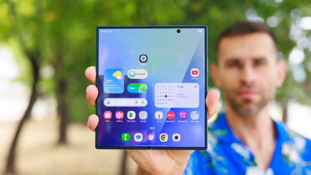 Samsungs-Galaxy-Z-Fold-8-series-could-come-with-an-impressive-crease-after-all.jpg