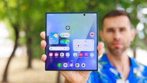 Samsungs-Galaxy-Z-Fold-8-series-could-come-with-an-impressive-crease-after-all.jpg