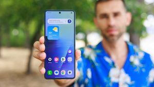 Samsungs-slightly-pricier-Galaxy-Z-Flip-8-could-be-lighter-than-the-Z-Flip-7-and-have-no-crease.jpg