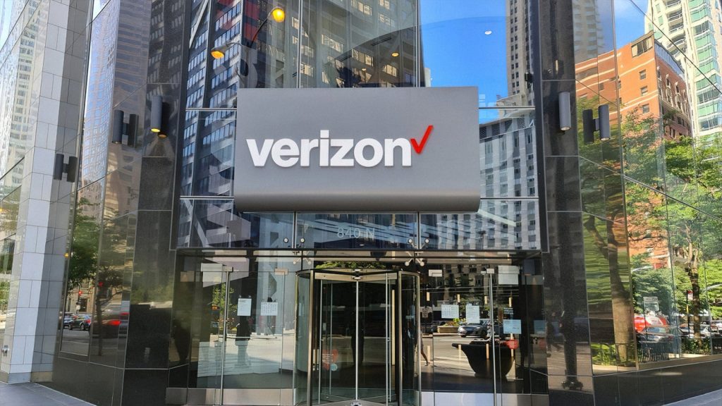 T-Mobile-Verizon-and-AT-T-are-under-big-pressure-from-smaller-carriers.-or-are-they.jpg