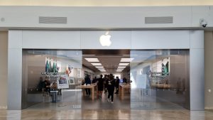 T-Mobile-refuses-to-sell-customer-a-new-iPhone-and-tells-him-to-buy-it-at-the-Apple-Store.jpg