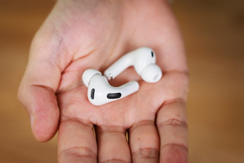 The-AirPods-Pro-with-cameras-reach-a-new-milestone-but-I-think-they-should-never-launch.jpg