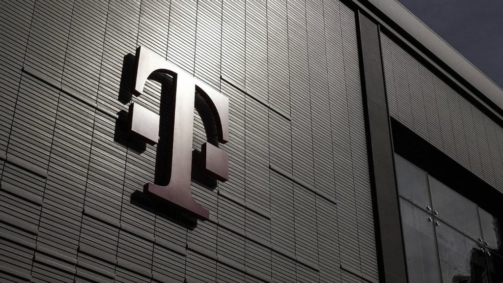Third-party-T-Mobile-rep-allegedly-lies-to-customers-face-to-help-reach-performance-goal.jpg