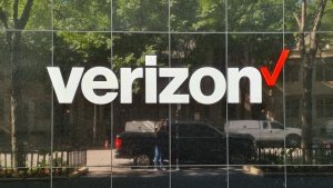 Verizon-lays-off-more-employees-as-CEO-Schulman-hands-out-more-pink-slips.jpg