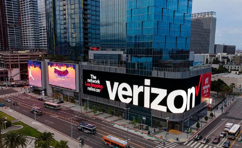Verizon-trying-to-get-some-customers-to-cough-up-an-extra-15-every-month.jpg