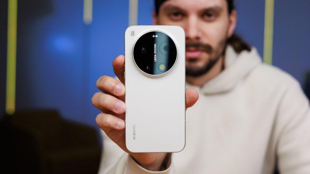 Xiaomi-might-make-the-Samsung-Galaxy-S26-Ultras-flashiest-privacy-feature-feel-like-a-premium-gimmic.jpeg
