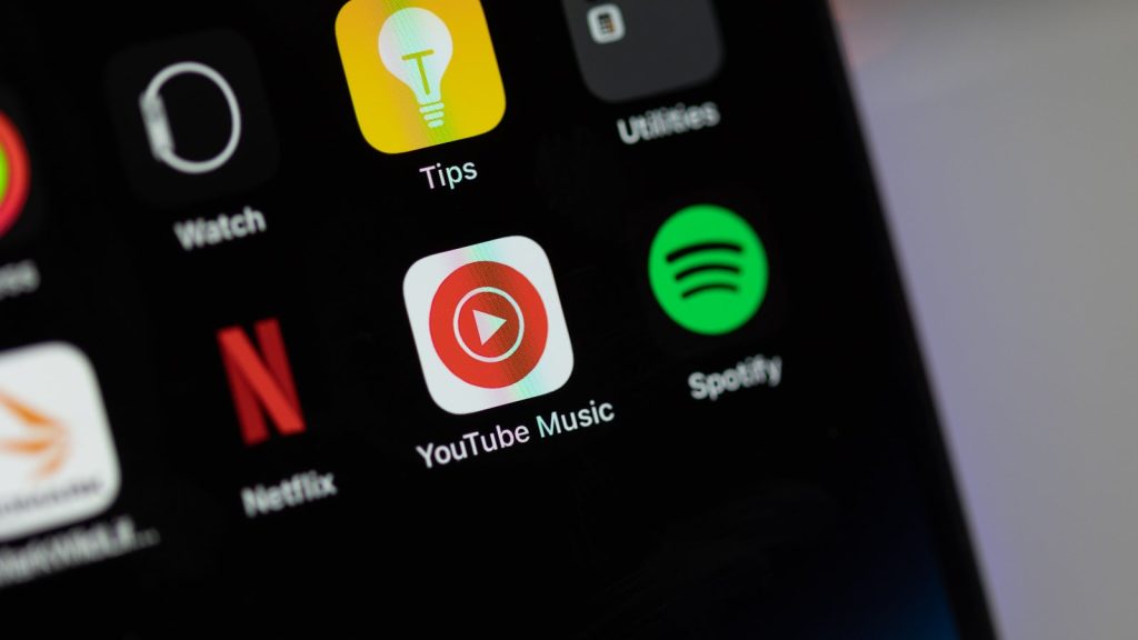 YouTube-Music-just-made-CarPlay-feel-like-2005-again-heres-why-youd-hate-it.jpg