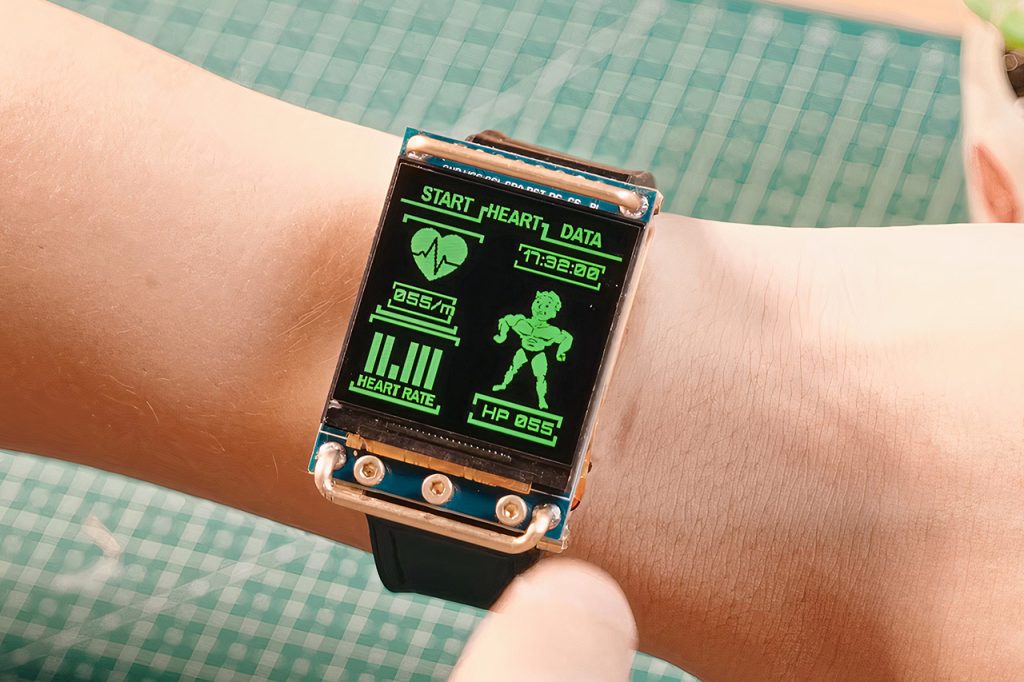 fallout-pip-boy-custom-smartwatch.jpg