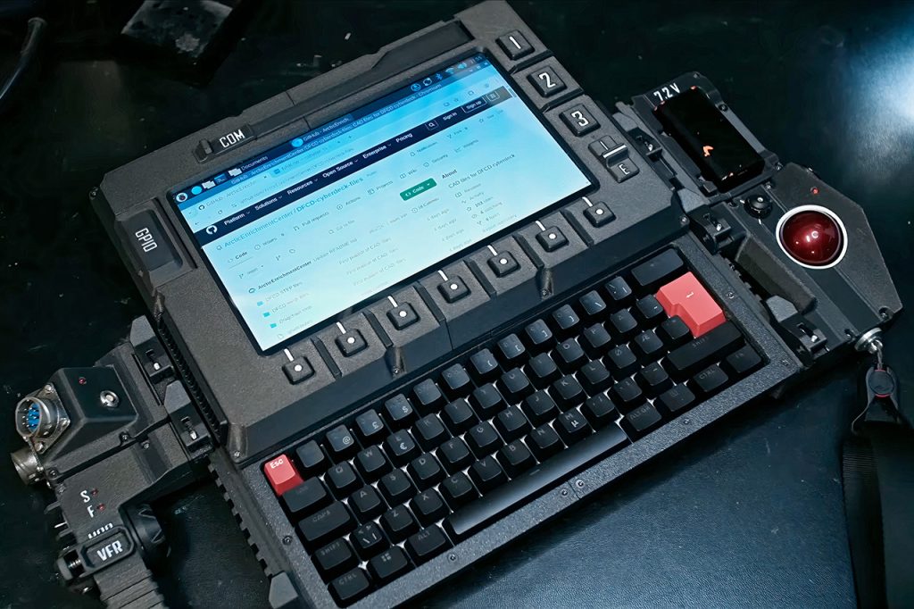 jankbu-sliding-screen-modular-cyberdeck.jpg