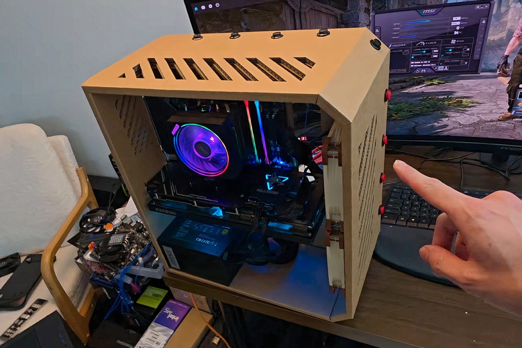 over-engineered-diy-cardboard-pc-case.jpg