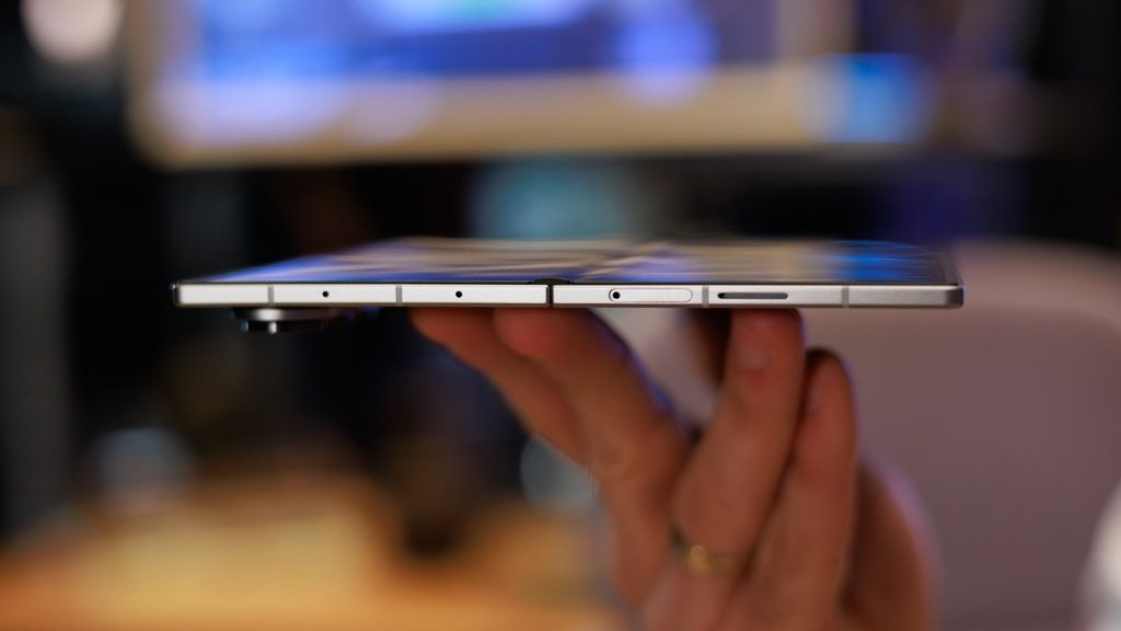 Amazon-really-wants-you-to-buy-Samsungs-cheapest-Galaxy-Z-Fold-7-model-at-an-enhanced-466-discount.j.jpeg
