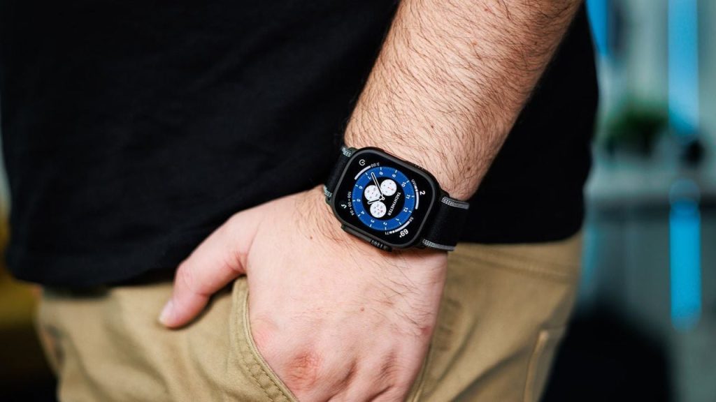 Apple-Watch-rumored-to-get-next-gen-OLED-upgrade-in-2027.jpg