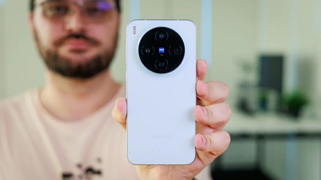 Galaxy-S27-iPhone-18-Vivo-X500-Pro-mini-only-one-of-these-petite-phones-packs-a-Pro-main-camera.jpg