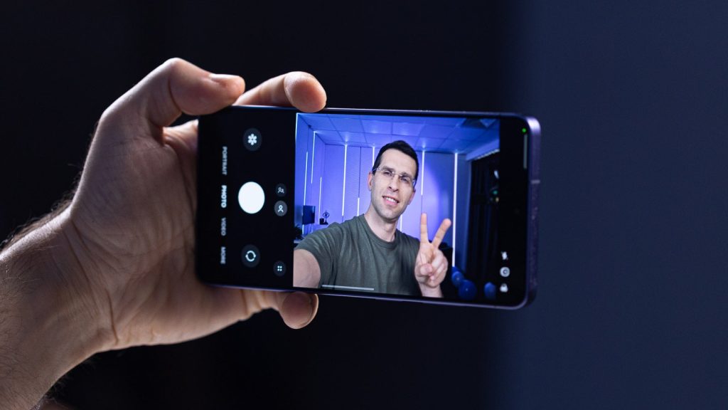How-to-take-awesome-selfies-with-the-Galaxy-S26-Ultra.jpg