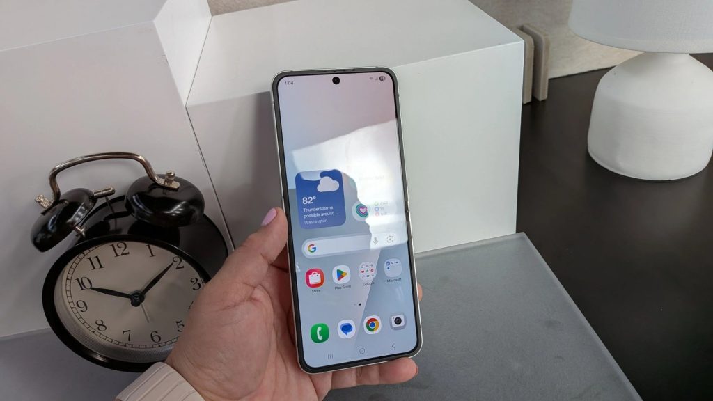 Now-THIS-is-a-great-price-for-Samsungs-overlooked-and-underrated-Galaxy-Z-Flip-7-FE.jpg