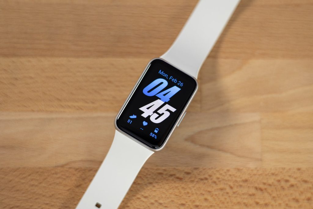 Samsung-may-launch-a-cheaper-Galaxy-Watch-alternative-later-this-year.jpg