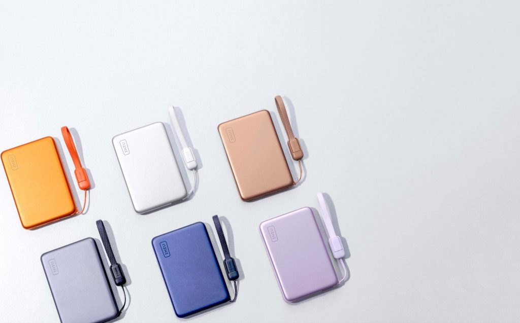 Sleek-very-powerful-Iniu-SnapGo-Air-magnetic-power-bank.jpg