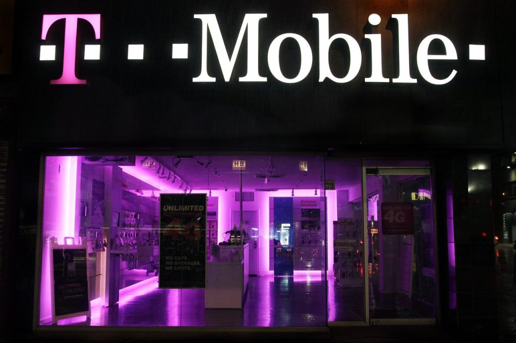 T-Mobile-employee-leaks-a-trick-for-lifetime-discount-and-customers-are-over-the-moon.jpg