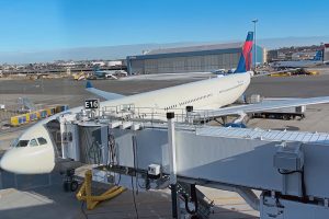 cdg-run-bos-hnl-worlds-longest-domestic-flight.jpg