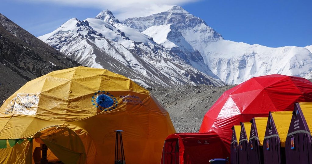 mount-everest-1317215631.jpg