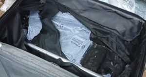 suitcase-hkmspfcbiaeixqz.jpg