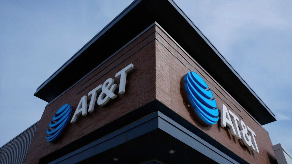 AT-T-tops-estimates-for-postpaid-phone-net-adds-during-Q2.jpg