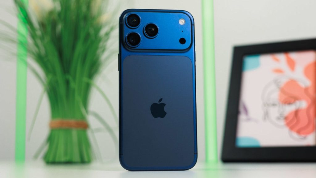 Apple-locks-up-supply-of-important-iPhone-components-through-2031.jpg