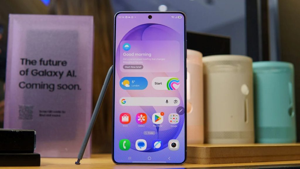 Apple-made-me-do-it-the-Galaxy-S28-Ultra-is-reaching-out-for-the-7-inch-display-too.jpg