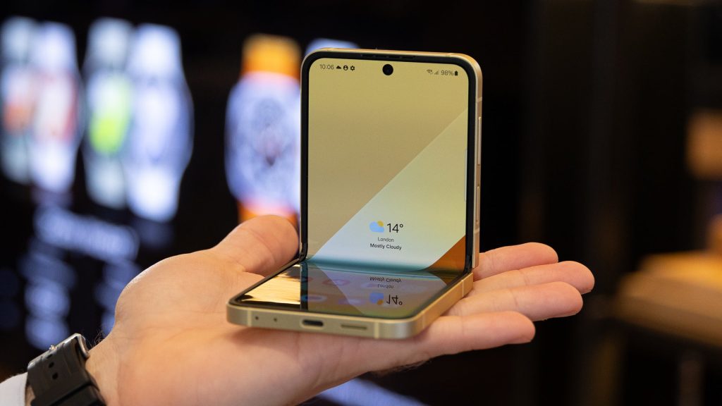 Dont-give-up-on-the-Galaxy-Z-Flip-series-just-yet-Samsung.jpg