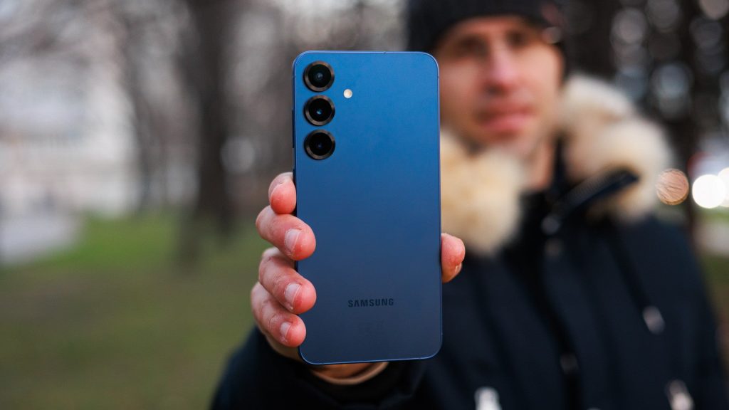 Galaxy-S25-is-a-Walmart-bestseller-at-300-off.jpg