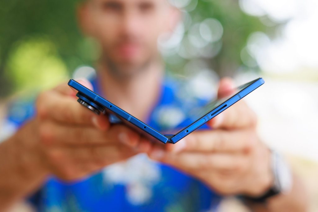 Samsung-is-chasing-the-worlds-thinnest-foldable-with-the-Z-Fold-8-Ultra-because-it-has-no-other-choi.jpeg
