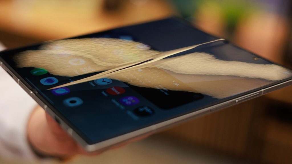Samsung-unveils-the-tech-that-could-make-the-Galaxy-Z-Fold-8s-crease-a-thing-of-the-past.jpg