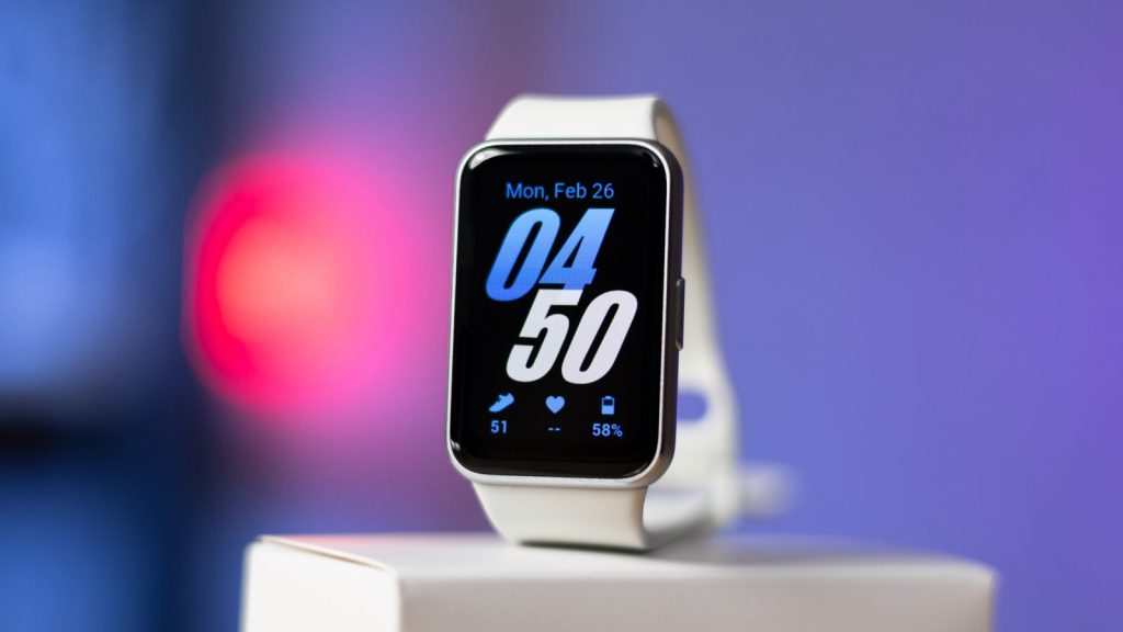 Samsungs-green-line-curse-just-found-a-new-Galaxy-wearable-victim.jpg