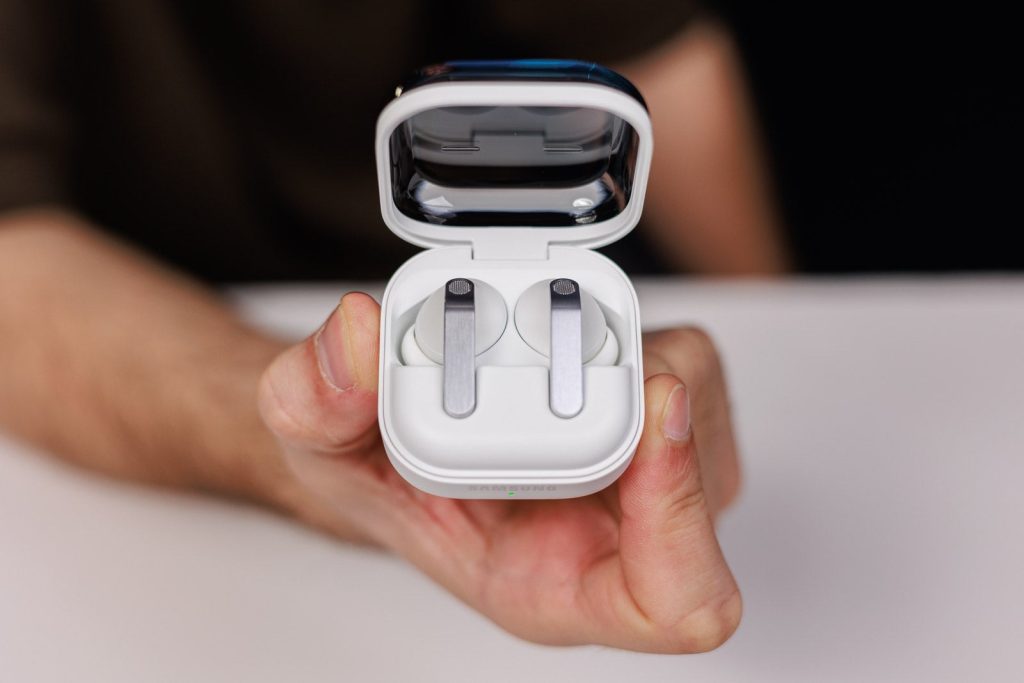 Samsungs-next-three-wearables-are-practically-official-but-this-one-will-surely-surprise-you.jpg