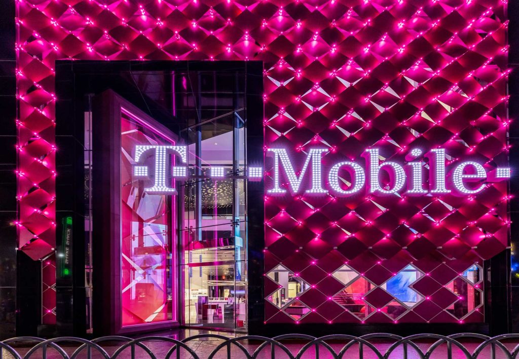 T-Mobile-and-Verizon-users-have-one-less-reason-to-finance-the-iPhone-18-Pro.jpg