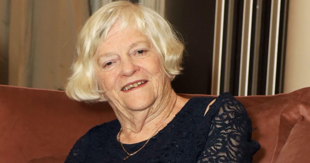 ann-widdecombe-2241031104.jpg