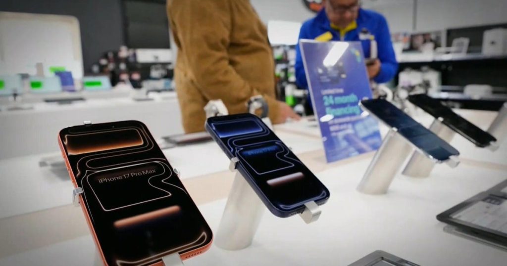 cbsn-fusion-apple-unveils-program-to-allow-consumers-to-lease-devices-thumbnail.jpg