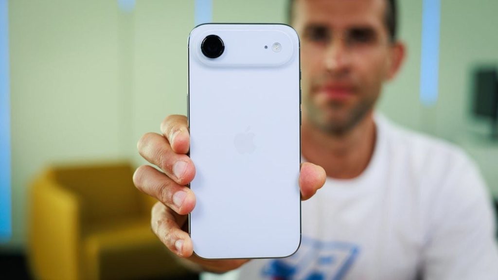 iPhone-Air-2-is-fixing-one-of-the-biggest-flaws-of-its-predecessor-and-I-might-finally-consider-buyi.jpeg